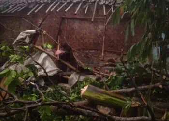 Puluhan Rumah Warga di Kecamatan Kopo Kabupaten Serang Porak Poranda Diterjang Putting Beliung 
