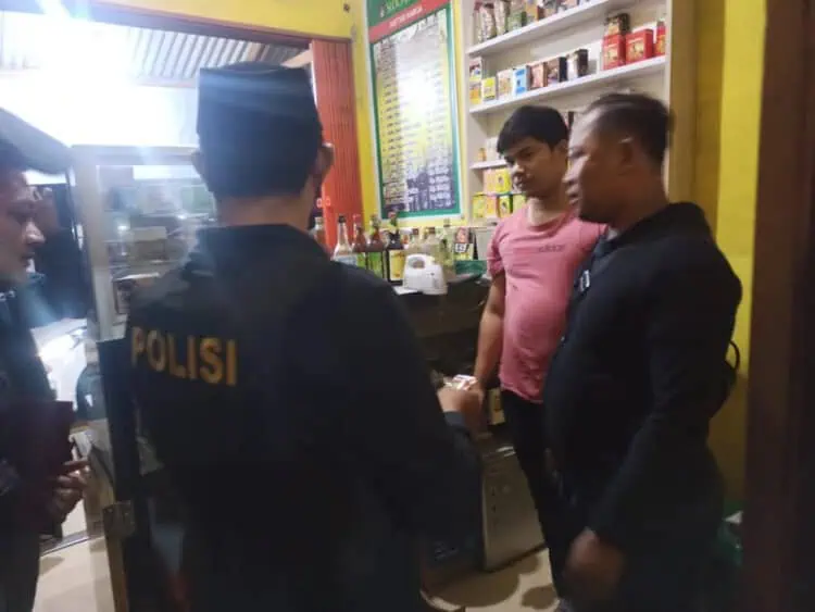 Polisi Sita Ratusan Botol Miras di Padarincang Kabupaten Serang 