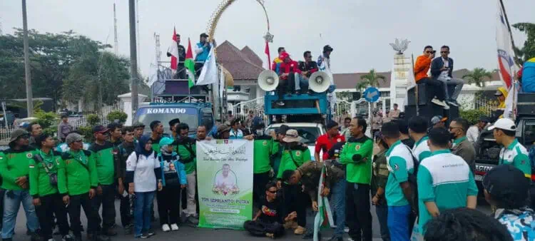 Kepung Pendopo Bupati, Buruh di Kabupaten Serang Minta UMK Tahun 2024 Naik Rp 1 Juta