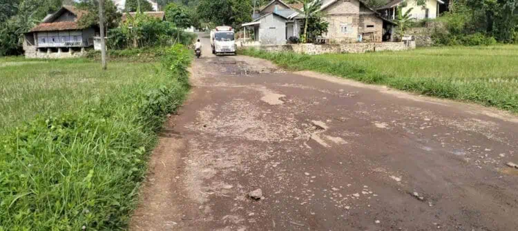 Ruas Jalan Nangor - Paniis Rusak Berat, Tahun 2024 Tak Masuk Rencana Pembangunan di DPUPR Pandeglang 