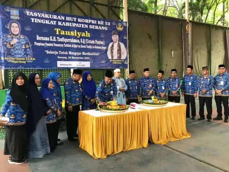 Anggota Korpri Kabupaten Serang, merayakan HUT ke 52 di lapangan tennis indoor Pemkab Serang, Rabu (29/11/2023). (SIDIK/SATELITNEWS.COM)