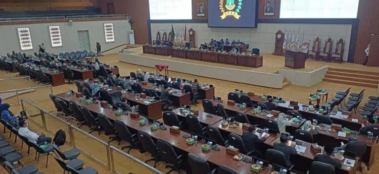 Melalui Rapat Paripurna, APBD Banten TA 2024 Disahkan Rp11,73 Triliun 