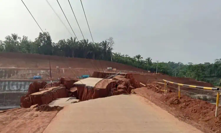 Imbas Dipotong Proyek Tol Serpan, Jalan Penghubung Desa di Lebak Ambles