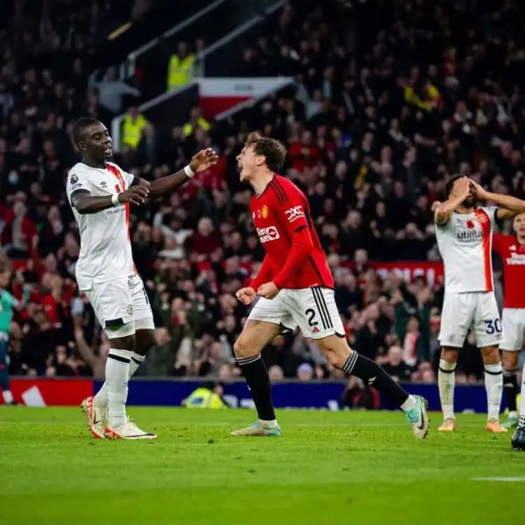 Setan Merah Masih Seret Gol