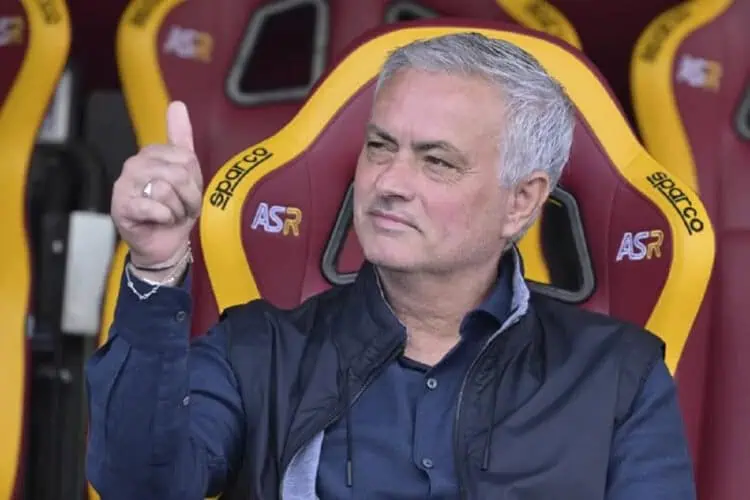 Mourinho dan Sarri Tak Ada Dendam