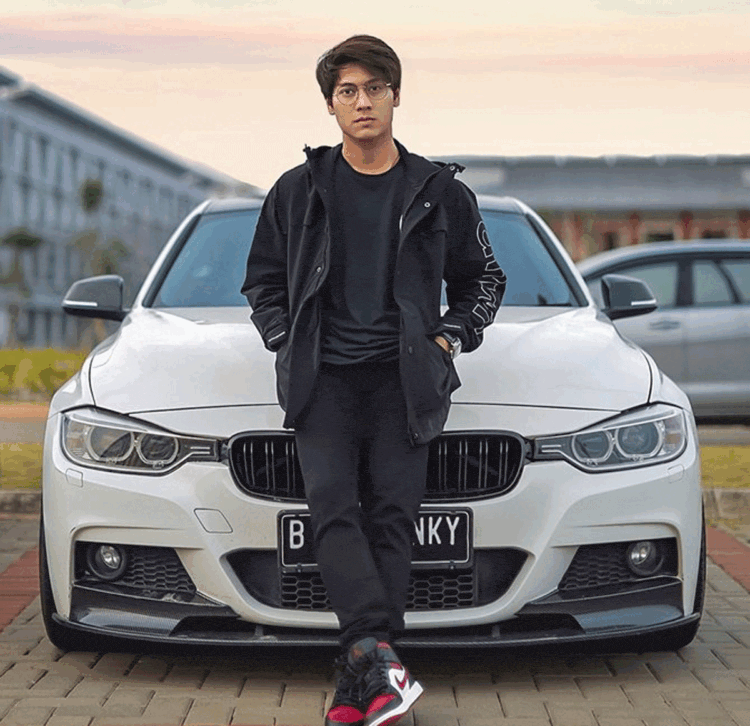 Bantu Palestina, Rizky Billar Lelang Mobil BMW Penuh Sejarah