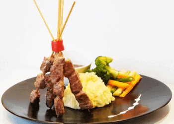 Beef Saikoro Skewer with Black Pepper Sauce