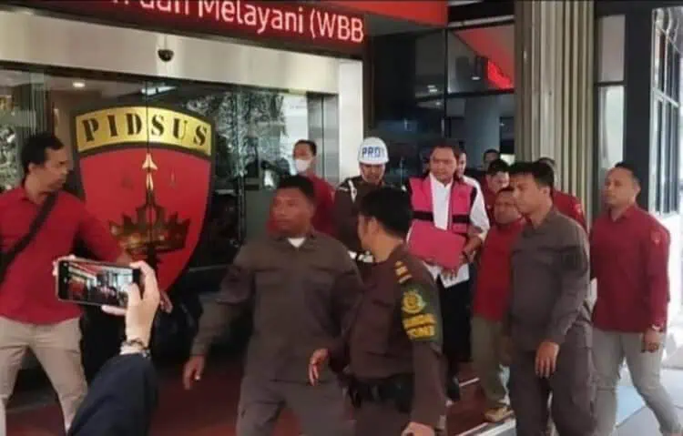 Terima Duit Korupsi Proyek BTS Rp40 Miliar, Achsanul Qosasi Ditahan