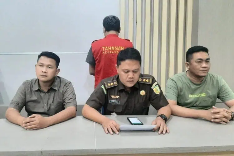 Mantan Pjs Kades Pasanggrahan Tilep Ratusan Juta