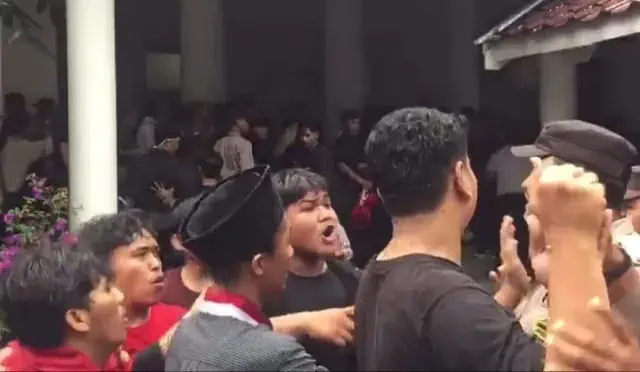 Hari Pertama Kerja, Pj Bupati Lebak Langsung Didemo dan Berujung Ricuh