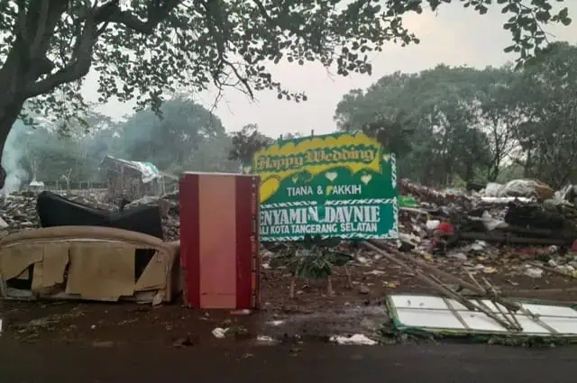 Lahan Kosong di Ciledug Jadi Tempat Pembuangan Sampah Ilegal