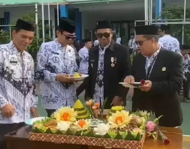 SMP Negeri 18 Kota Tangerang Rayakan Hari Guru Nasional dan HUT Ke-78 PGRI
