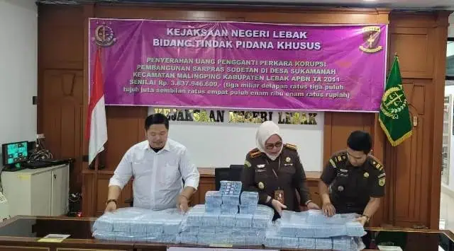 Terpidana Korupsi Sodetan Sungai Cibinuangi Kembalikan Uang Rp3,8 M ke Negara, Lihat Tumpukannya