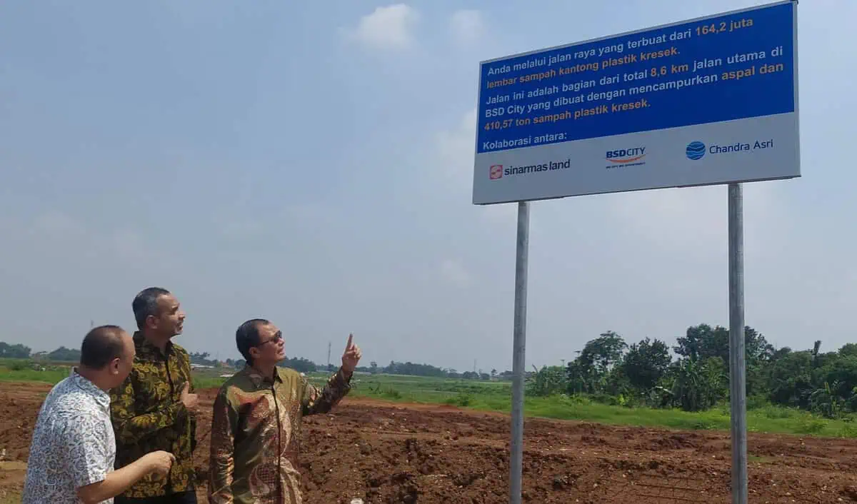 Pembangunan Jalan Aspal dengan Campuran Sampah Plastik di BSD City Diresmikan Pembangunan Jalan Aspal dengan Campuran Sampah Plastik di BSD City Diresmikan