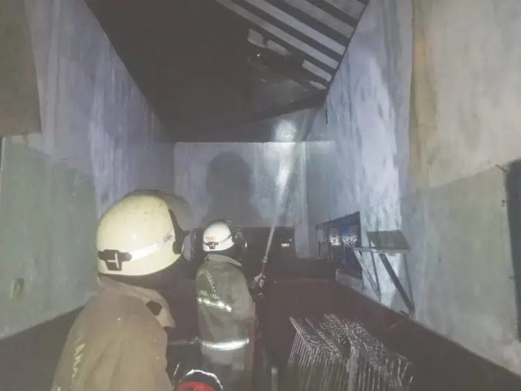 Tersambar Petir, Atap Gedung Majelis Taklim di Sukamulya Terbakar