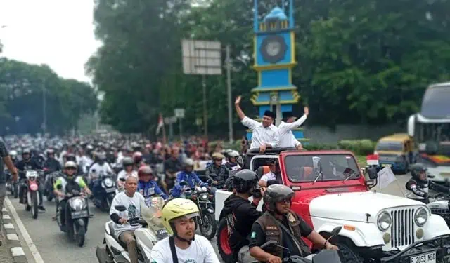 Diantar Ribuan Masyarakat ke Rumah, Arief-Sachrudin Dadah-dadah...