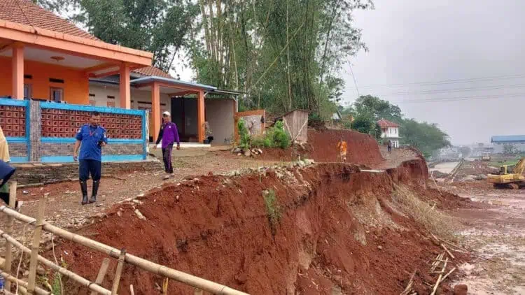 10 Rumah di Tigaraksa Terdampak Longsor