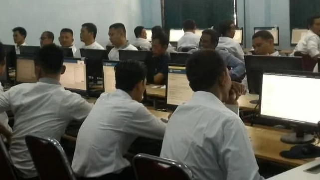 Ratusan peserta P3K mengikuti seleksi, beberapa waktu lalu. (ISTIMEWA)