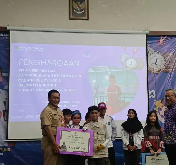 8 Pelajar Raih Penghargaan Tingkat Nasional dan Provinsi