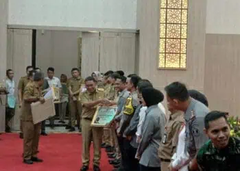 Suasana kegiatan penyerahan DIPA dan DATD, TA 2024 kepada pimpinan Instansi Vertikal dan Kepala Daerah di lingkungan Pemprov Banten, di Pendopo Gubernur Banten, KP3B, Kota Serang, Banten, Senin (11/12/2023). (LUTHFI/SATELITNEWS)