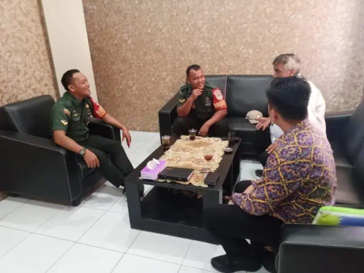 Jelang Pemilu, Babinsa Koramil Curug Optimalkan Komsos Bahas Kamtibmas