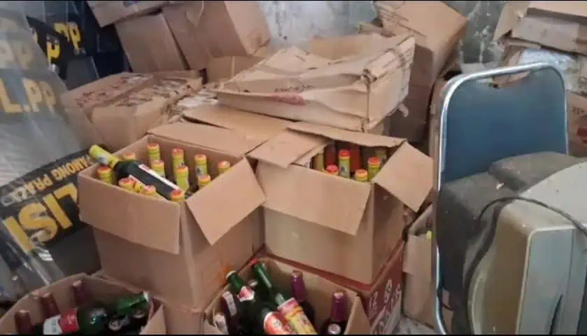 Puluhan Botol Miras dari Warung Jamu Disita Pol PP Lebak Puluhan Botol Miras dari Warung Jamu Disita Pol PP Lebak