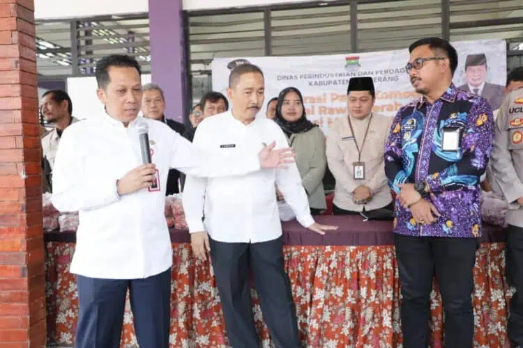 Pj Bupati Tangerang Buka Operasi Pasar Cabai Murah di Sindang Jaya