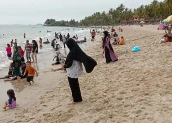 Selama 3 Hari, Jumlah Wisatawan yang Masuk Anyer Capai 112.000 Pengunjung 