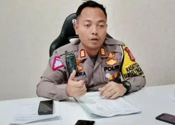 Kasat Lantas Polres Pandeglang AKP Made Hendra Kusumanata, di ruang kerjanya, Rabu (27/12/2023). (ADIB FAHRIE/SATELITNEWS.COM)