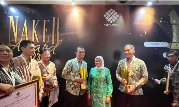Alfamidi Raih Penghargaan Perusahaan Terbaik 2023 dari Kemenaker