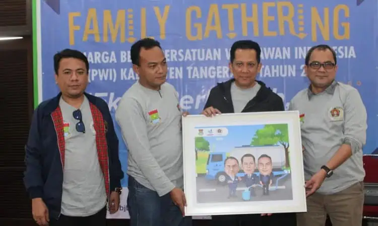 PWI Kabupaten Tangerang Anugerahi Penghargaan untuk Pj Bupati Andi Ony