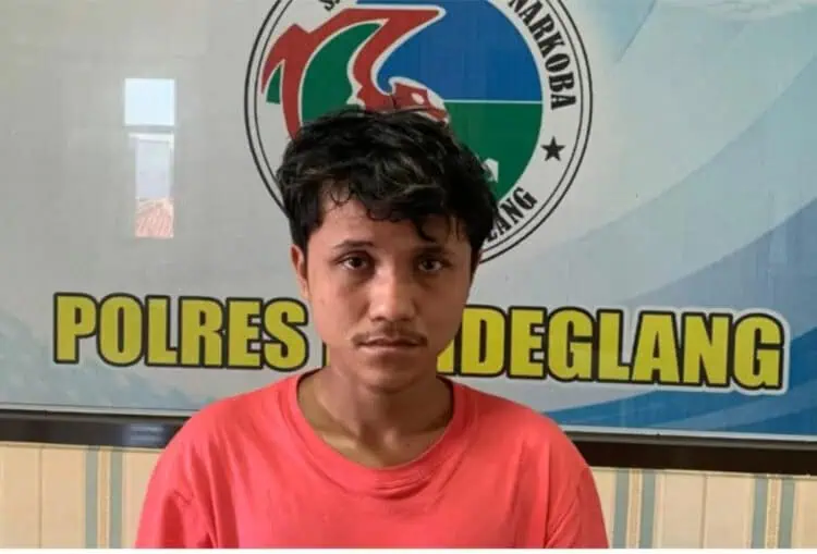 Tersangka pengedar sabu berinisial YA. (ISTIMEWA)