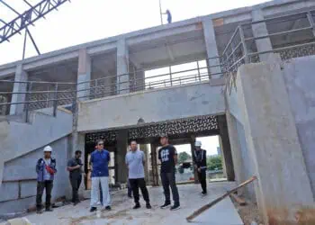 TINJAU POMPA PENGENDALI BANJIR SITU BULAKAN & DRAINASE SPORT CENTER NAMBO JAYA. (ISTIMEWA)
