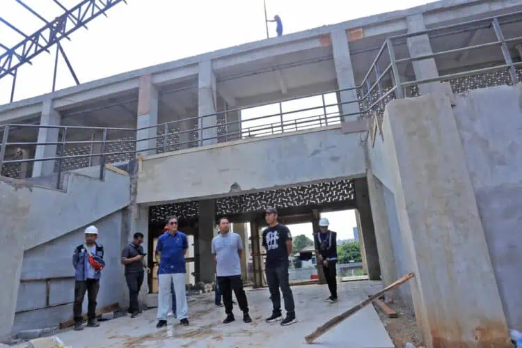 TINJAU POMPA PENGENDALI BANJIR SITU BULAKAN & DRAINASE SPORT CENTER NAMBO JAYA. (ISTIMEWA)