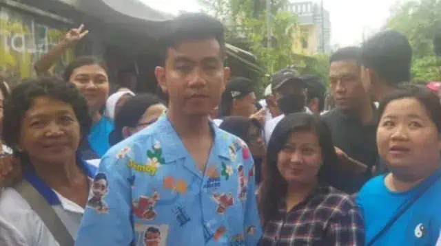 Gibran Kampanye Bagi Susu di Kota Tangerang