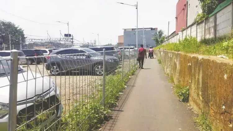 PT KAI Pasang Pagar di Stasiun Serpong, Omzet Parkir Turun