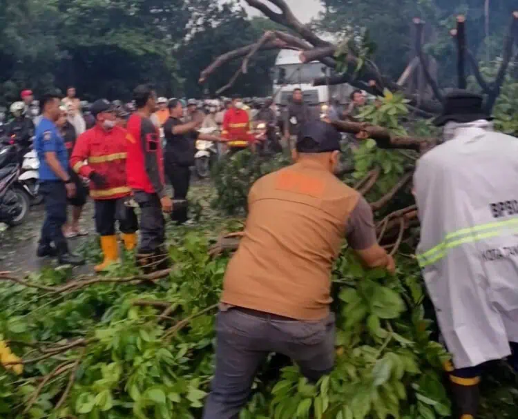 Warga Kota Tangerang Diminta Waspada Bencana Musim Penghujan