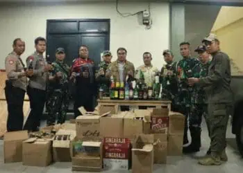 Satpol PP Kota Tangerang Sita Ratusan Botol Miras dari Warung