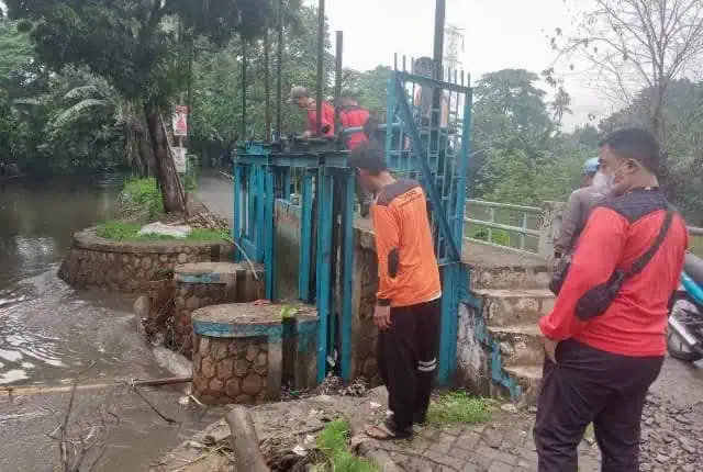 Patroli Sungai Antisipasi Musim Penghujan di Kota Tangerang