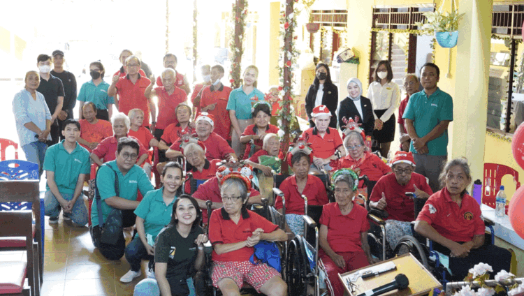 Jelang Hari Natal, Hotel Santika Premiere Bintaro Menebar Kasih Bersama Panti Werdha PNIEL Bintaro