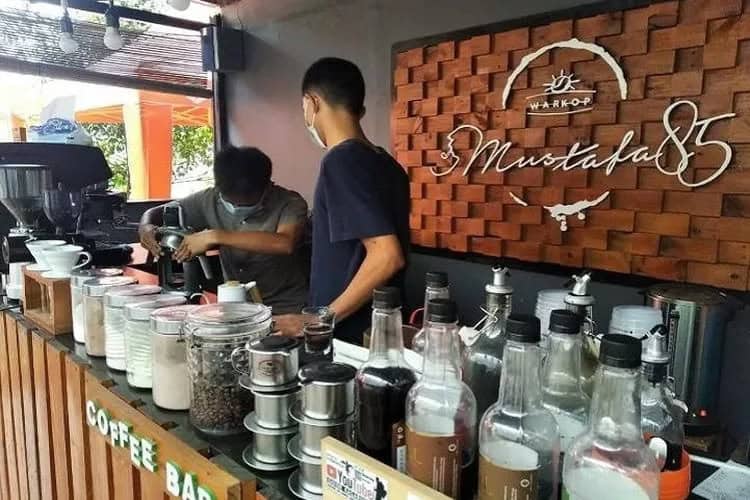 Mustofa 85 Cafe, salah satu tempat ngopi asik di pusat perkotaan Pandeglang. (ISTIMEWA)