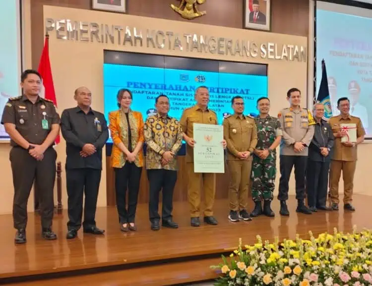 BPN Serahkan 52 Sertifikat Aset Pemkot Tangerang Selatan