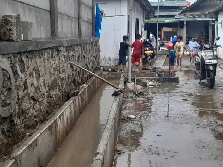 Rumah Kebanjiran, Warga Kelurahan Cipondoh Protes
