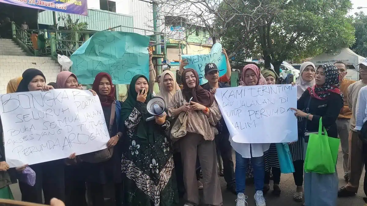 Pj Wali Kota Tangerang Luluh, Tuntutan Pedagang Pasar Anyar Dipenuhi Pj Wali Kota Tangerang Luluh, Tuntutan Pedagang Pasar Anyar Dipenuhi