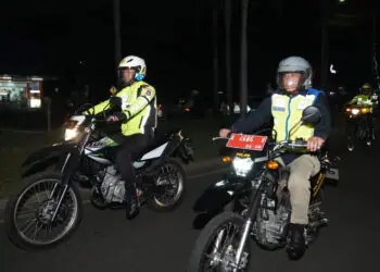Naik Motor, Pj Bupati Tangerang Pantau Malam Pergantian Tahun Baru 2024