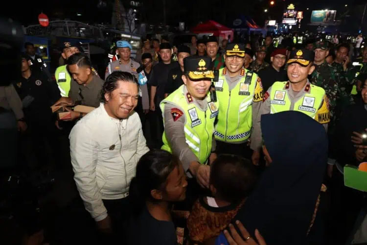 Bersama Kapolda, Pj Gubernur Banten Al Muktabar pantau perayaan pergantian tahun, Minggu (31/12/2023) malam. (ISTIMEWA)