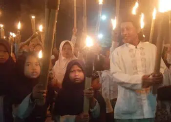 Pawai Obor dan Cuci Kaki Ibu Meriahkan Malam Pergantian Tahun Baru 2024 di Kosambi