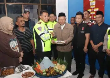 Kapolresta Tangerang Kombes Pol Sigit Dany Setiyono mengunjungi Kampung Bebas dari Narkoba di Desa Talagasari. (ISTIMEWA)