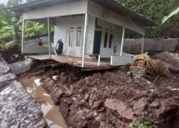 Rumah Tergerus Longsor, 2 Keluarga di Pandeglang Terpaksa Mengungsi