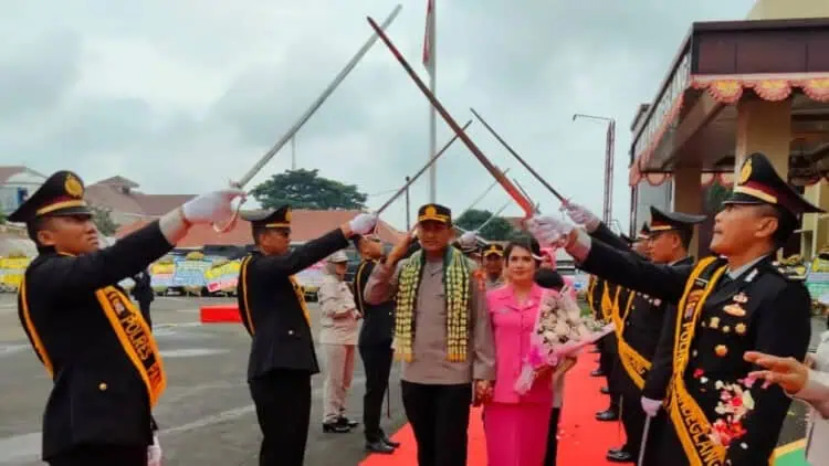 Prosesi Sertijab Kapolres Pandeglang, di halaman Mapolres setempat, Rabu (3/1/2024). (ADIB FAHRIE/SATELITNEWS.COM)